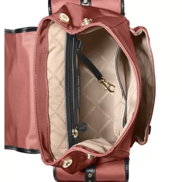 ?? Michael Kors Leila Nylon Medium Flap Backpack